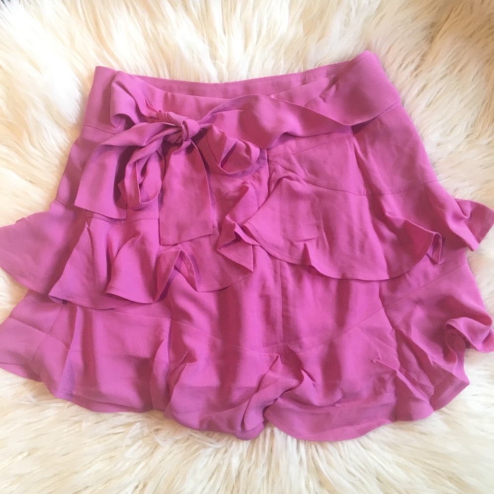 🎀 High Waisted Ruffle Mini Skirt 🎀 - Picture 2 of 4
